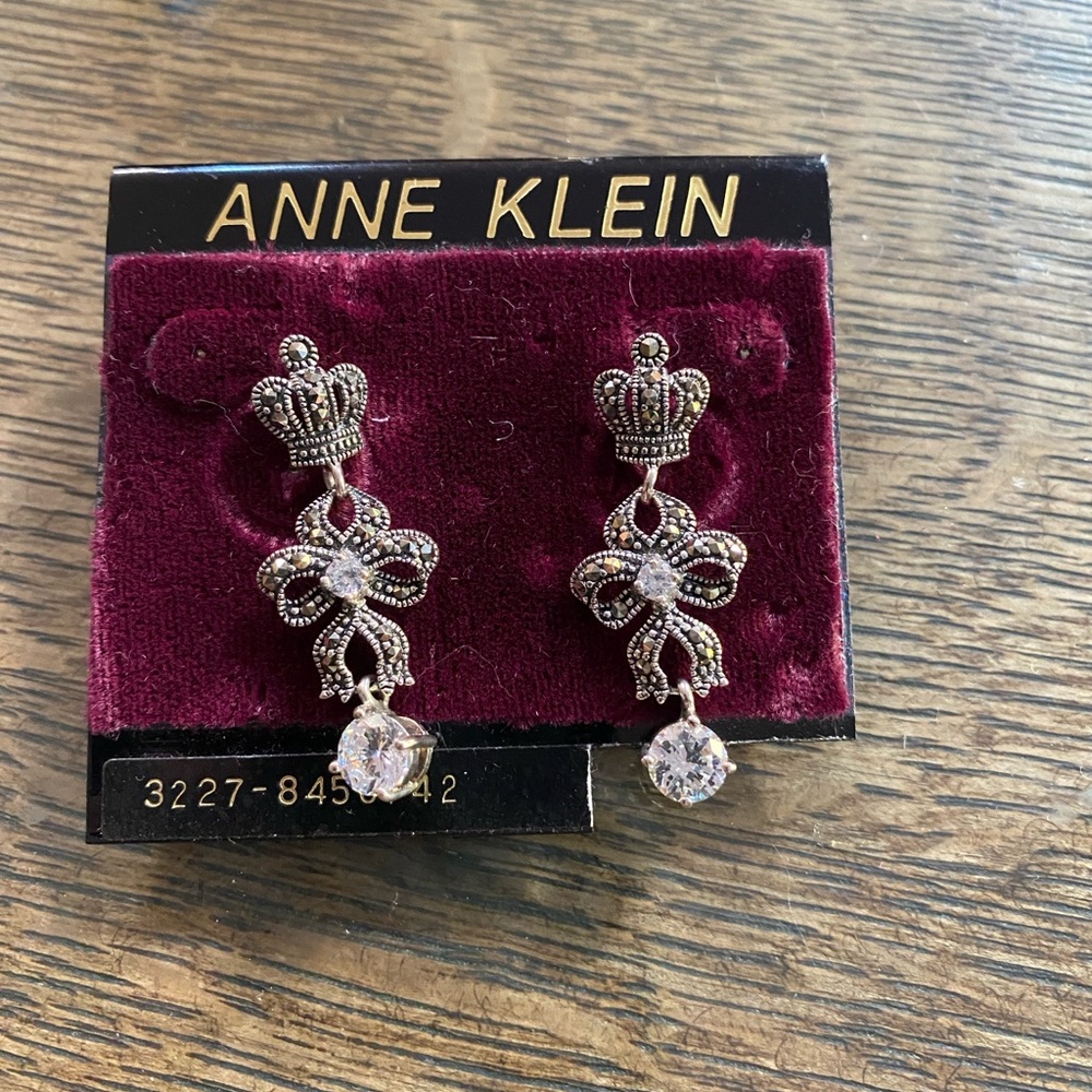 Vintage marcasite sterling silver bow ribbon crown earrings